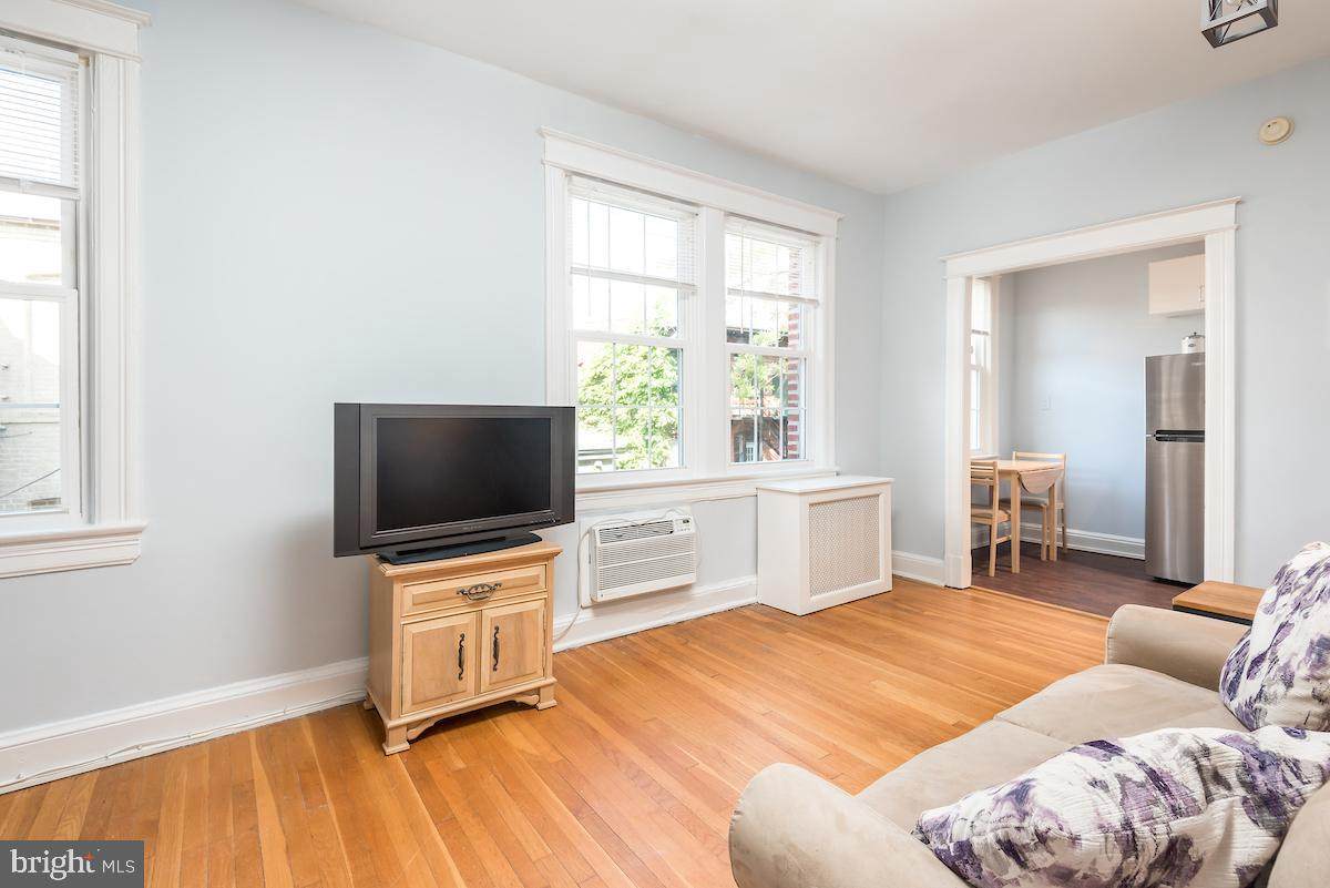 414 Seward Square - Photo 1