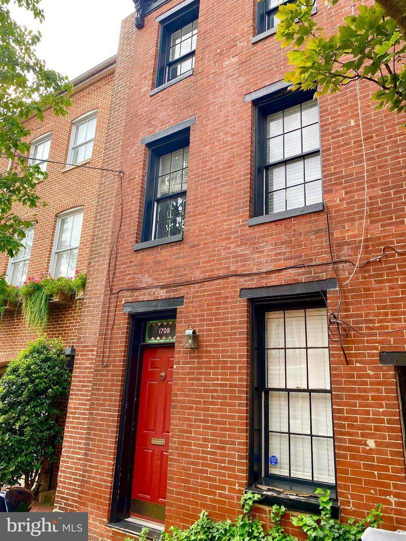 1709 Lancaster Street - Photo 1