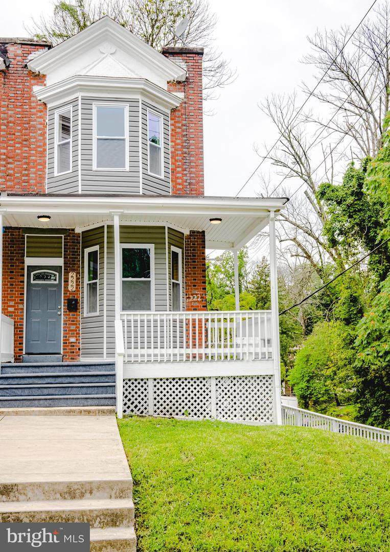 2222 Lyndhurst Avenue - Photo 1