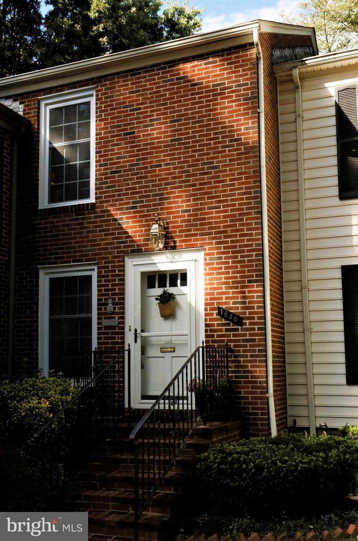 1646 Dryden Way - Photo 1