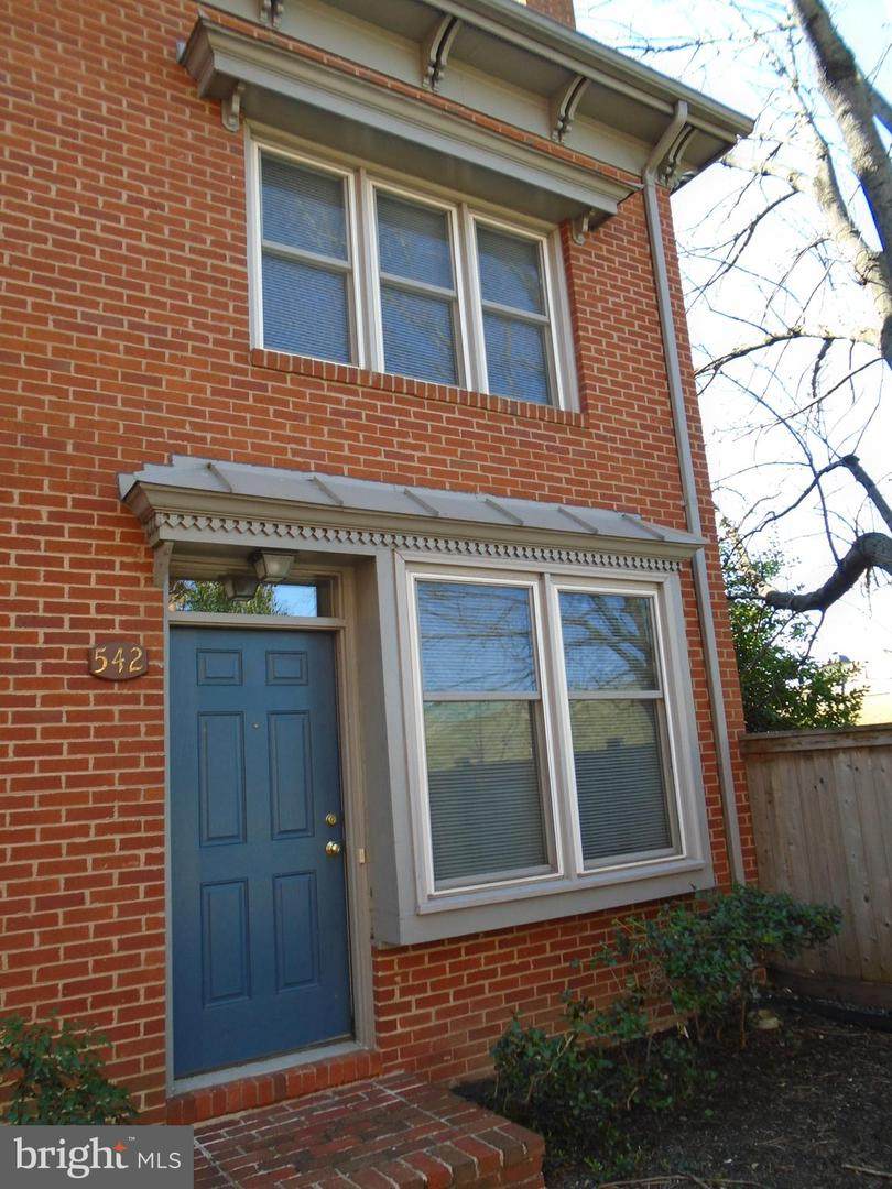 542 Colecroft Court - Photo 1