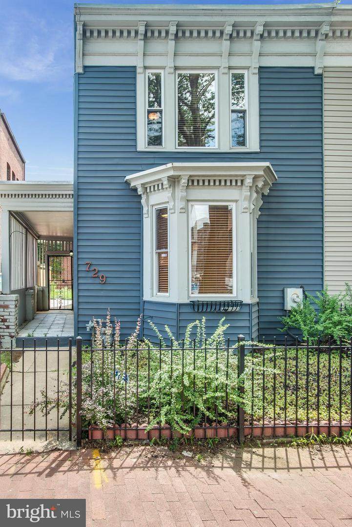 729 10TH Street - Photo 1