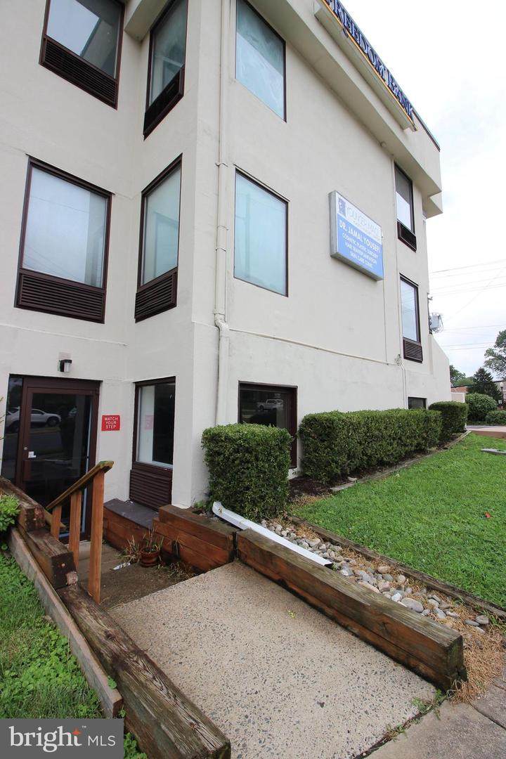 502 Maple Avenue - Photo 1