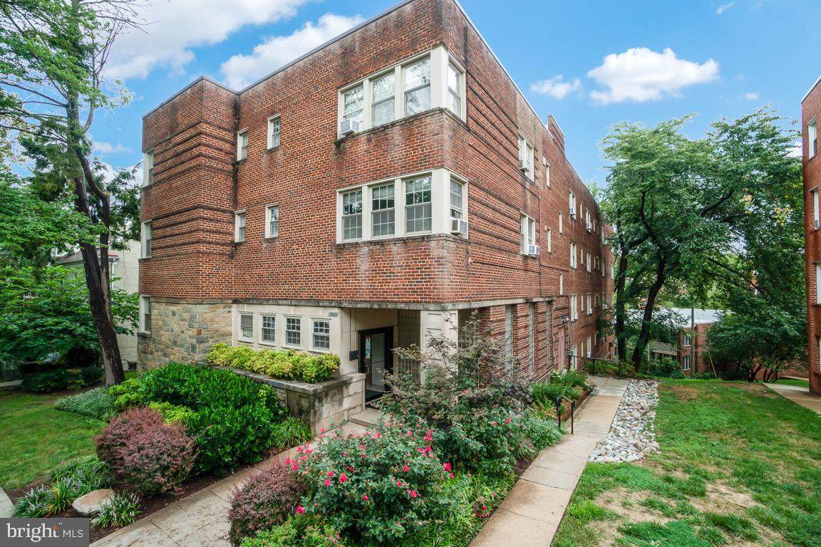 3925 Davis Place - Photo 1