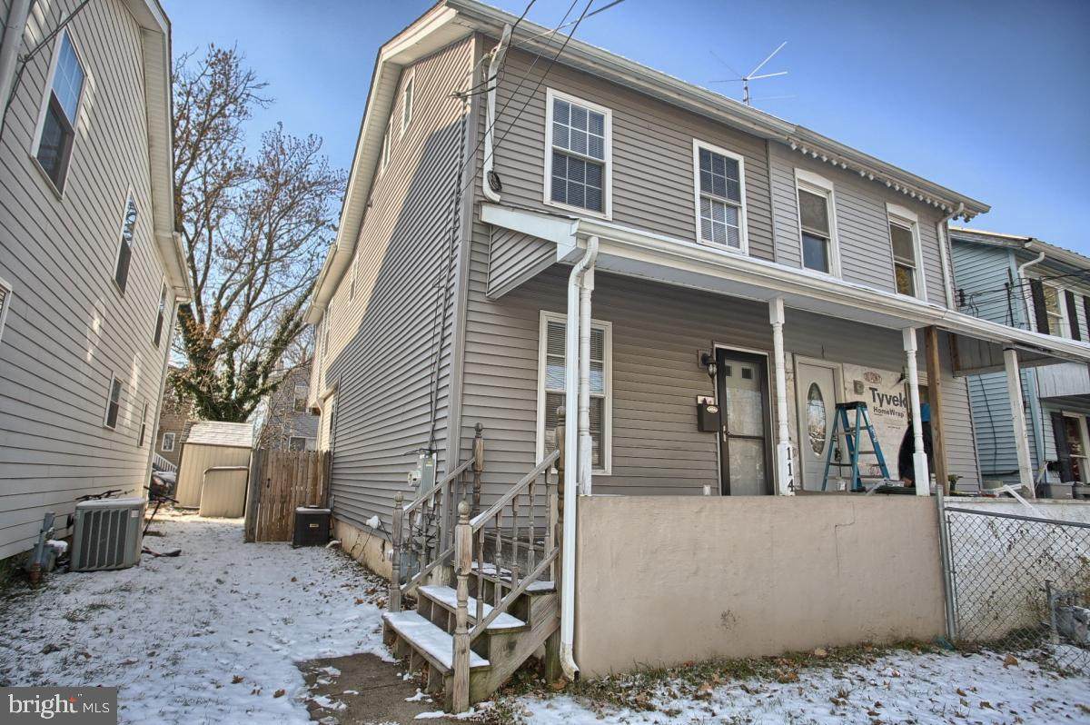 114 Poplar Street - Photo 1