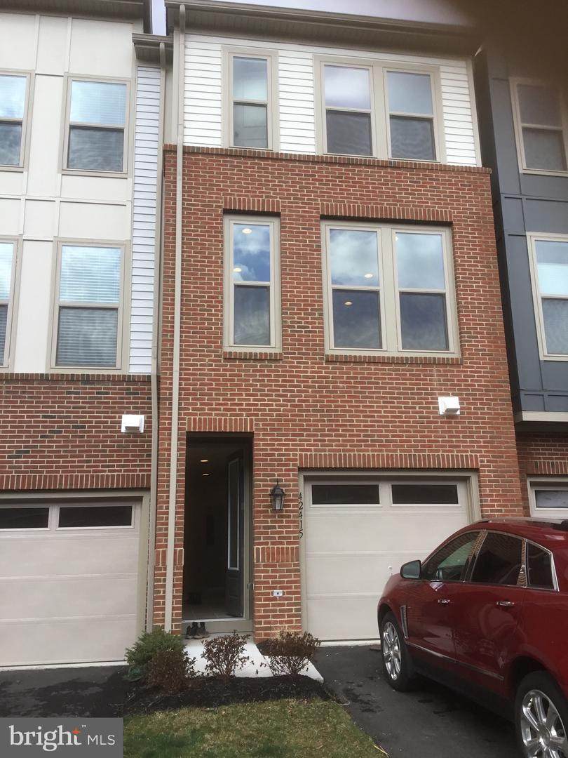 42415 Dogwood Glen Square - Photo 1