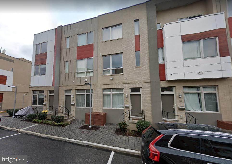 740 Columbus Boulevard - Photo 1