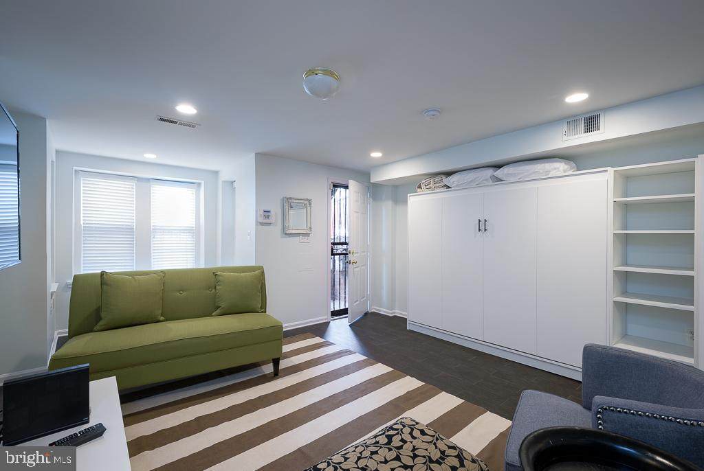 1010 F Street - Photo 1