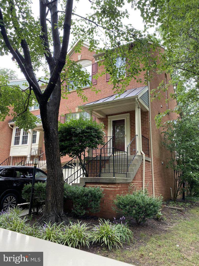1400 Park Garden Lane - Photo 1