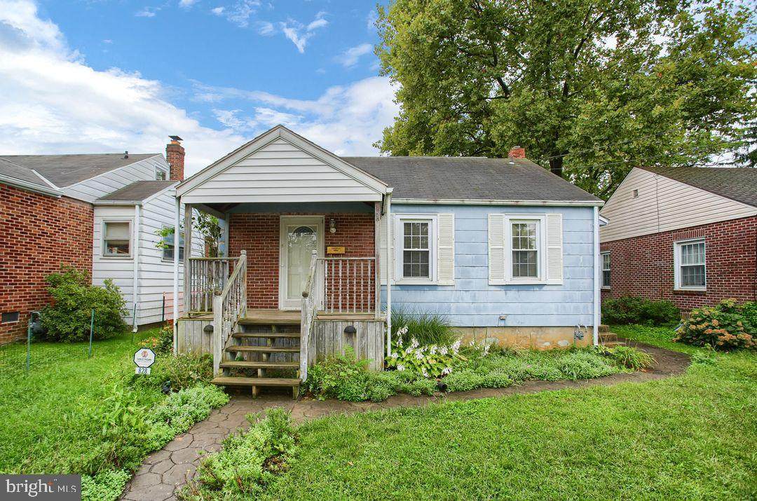 828 Maple Street - Photo 1