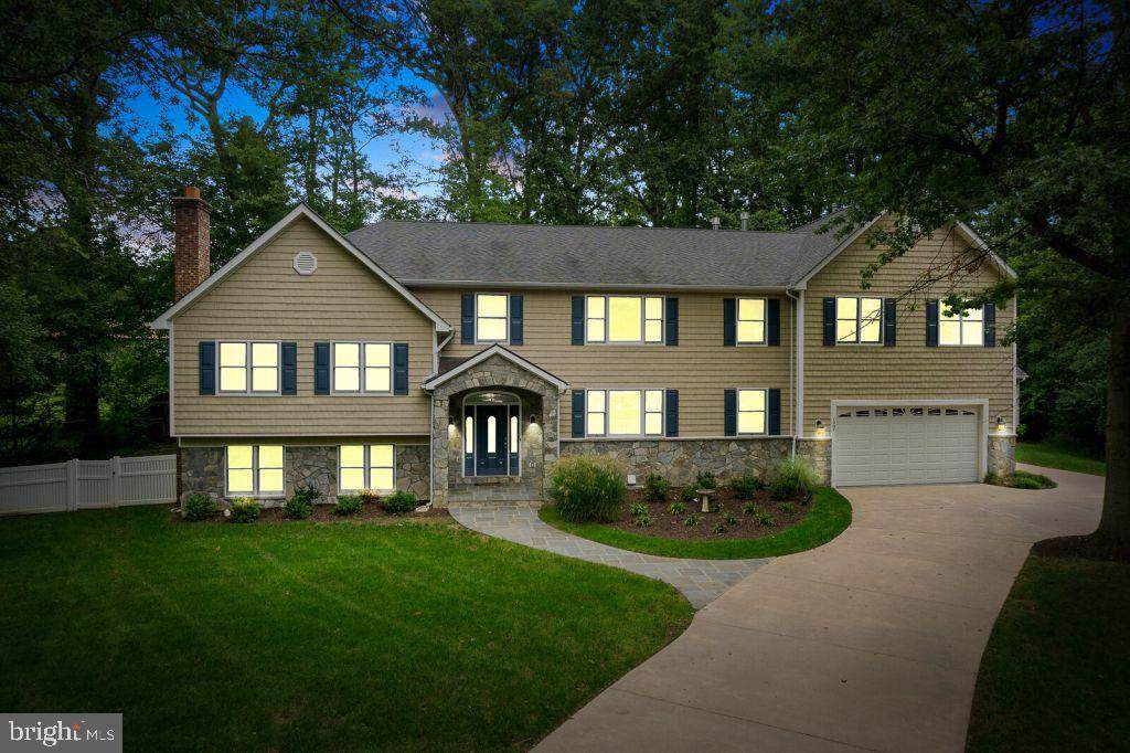 1007 Pickett Place - Photo 1
