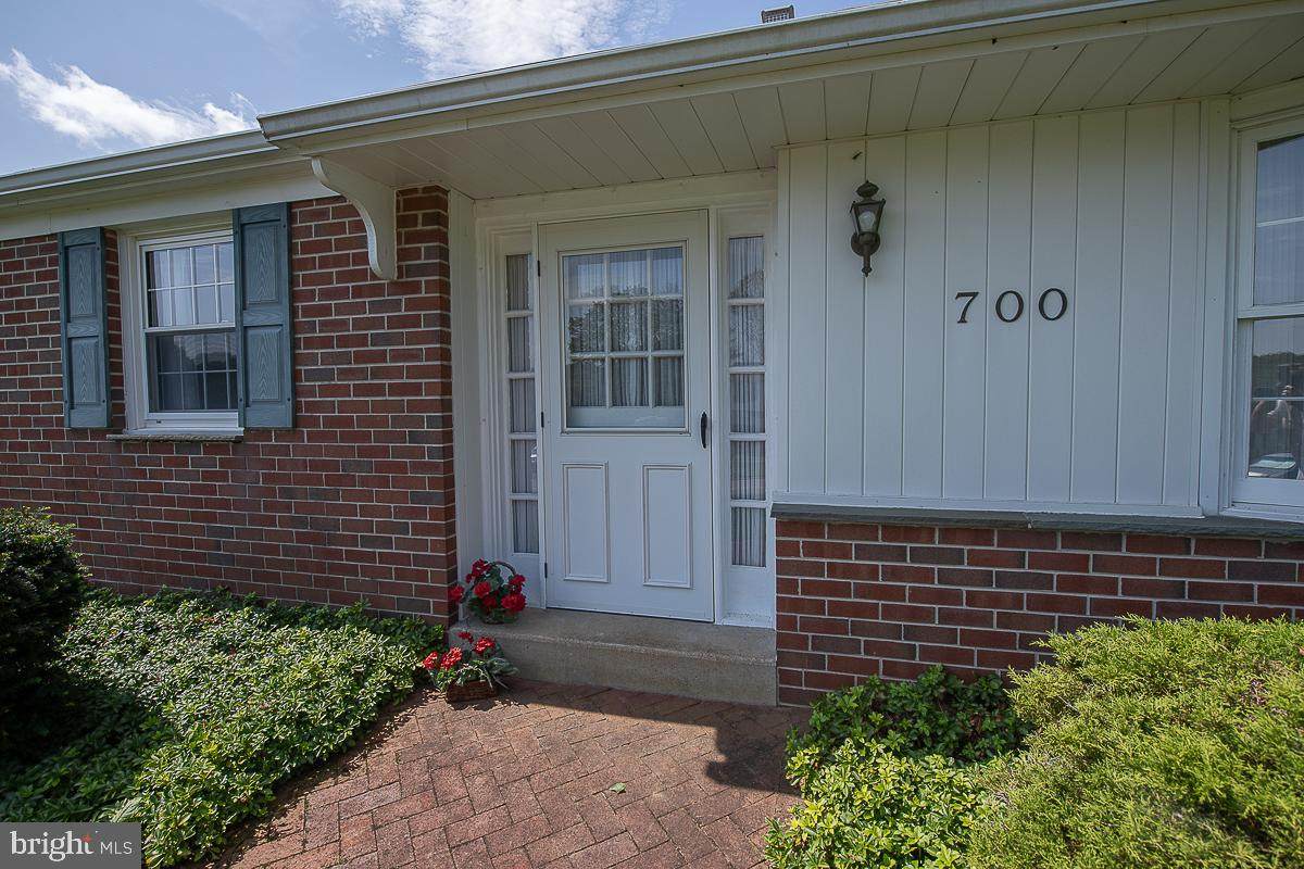 700 Falcon Lane - Photo 1