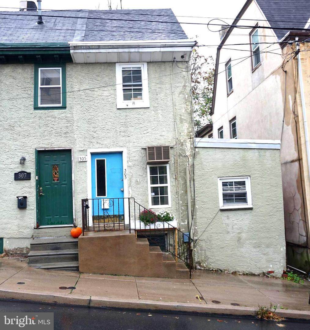 305 Green Lane - Photo 1