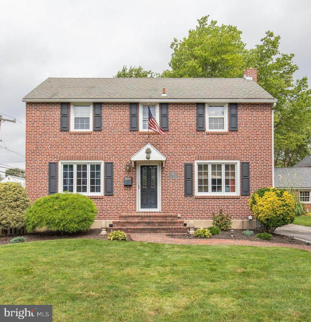 537 Hawarden Road - Photo 1