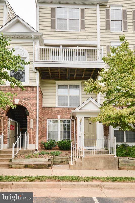 46934 Courtyard Square - Photo 1