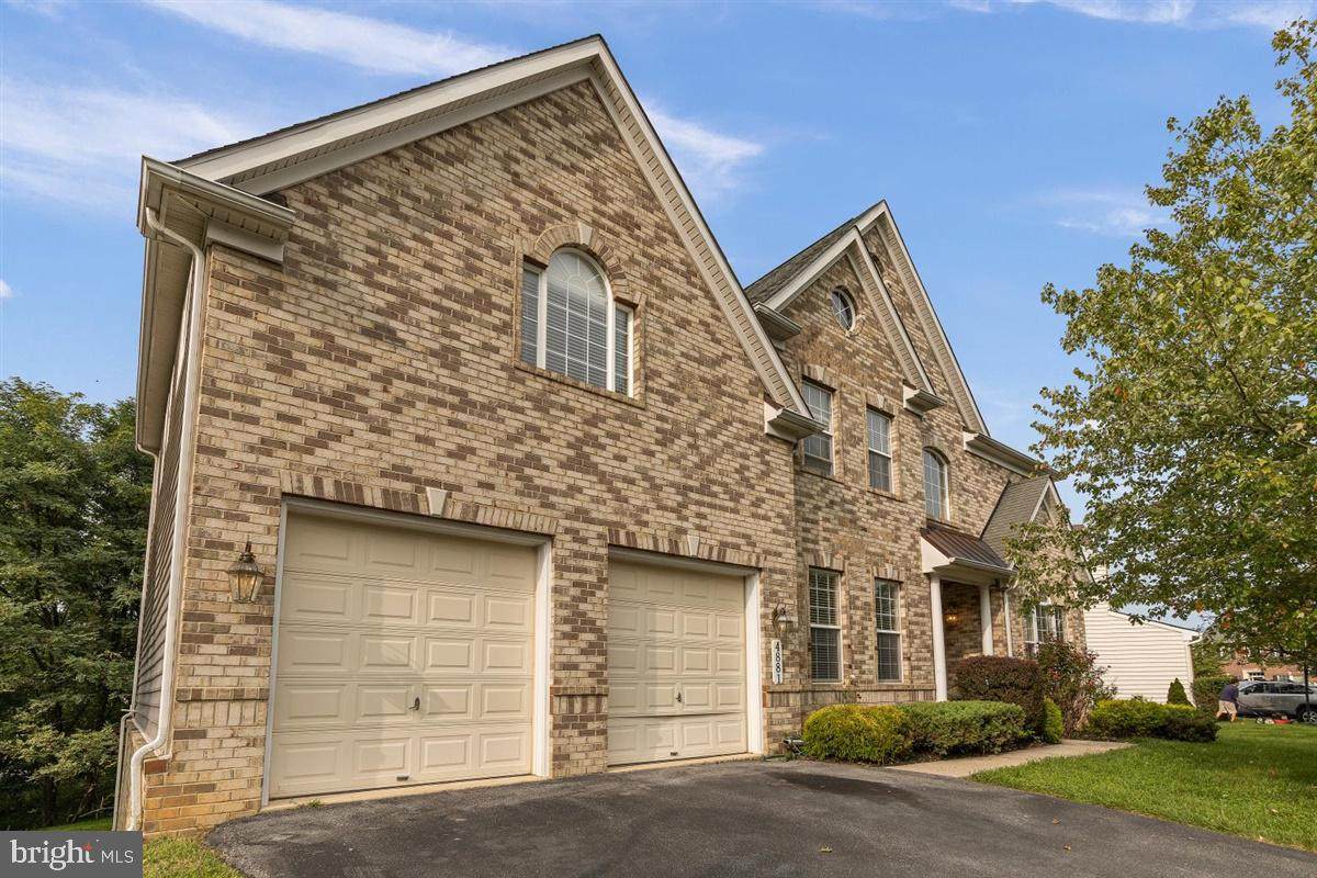 4881 Royal Coachman Drive - Photo 1