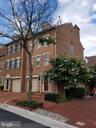 688 Columbus Street - Photo 1