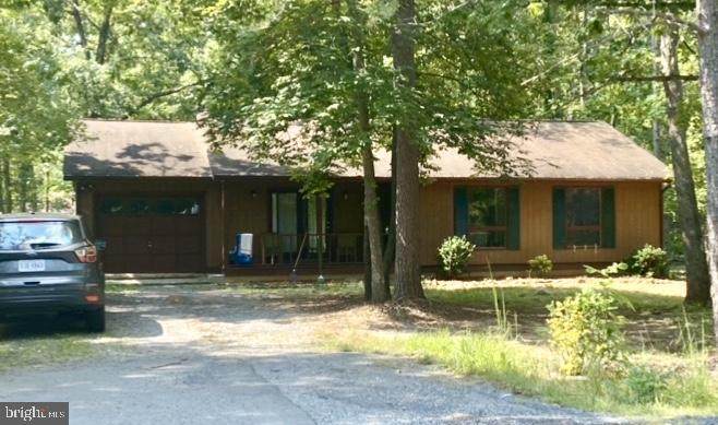 736 Lakeview Parkway - Photo 1