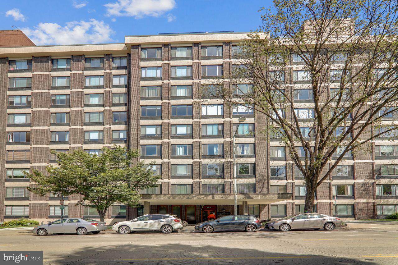 2501 Calvert Street - Photo 1