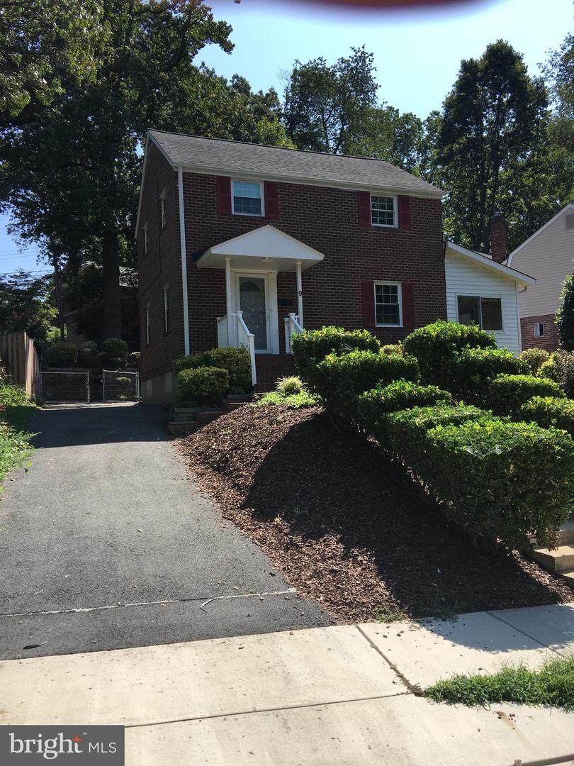9 Greenbrier Street - Photo 1