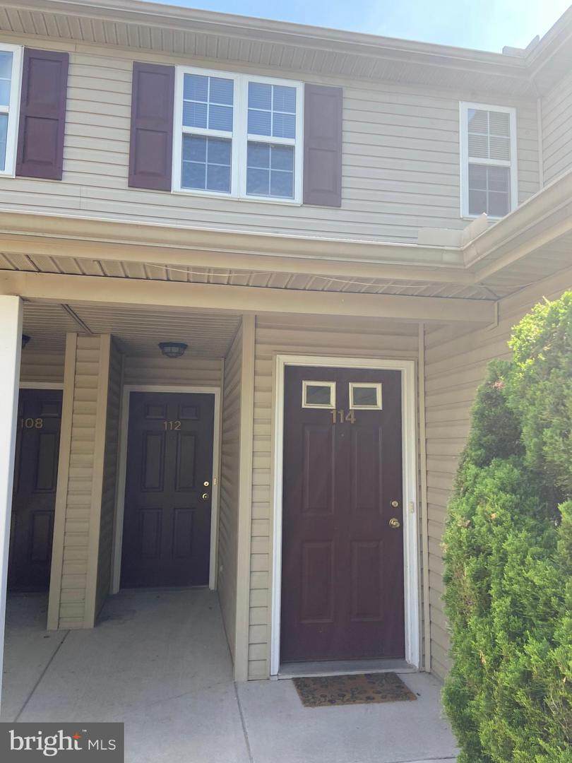 114 Oriole Court - Photo 1