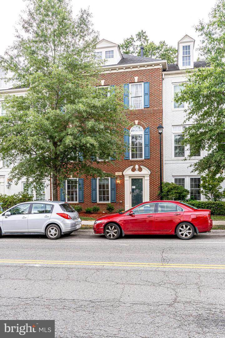820 Glebe Road - Photo 1