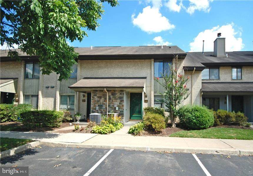 286 Hampshire Drive - Photo 1