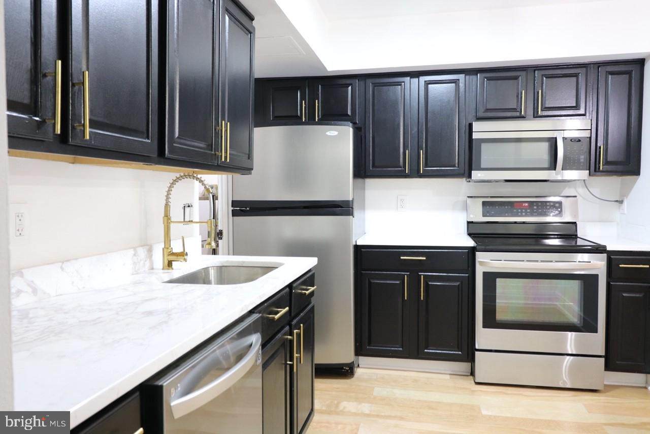 1647 Kenwood Avenue - Photo 1