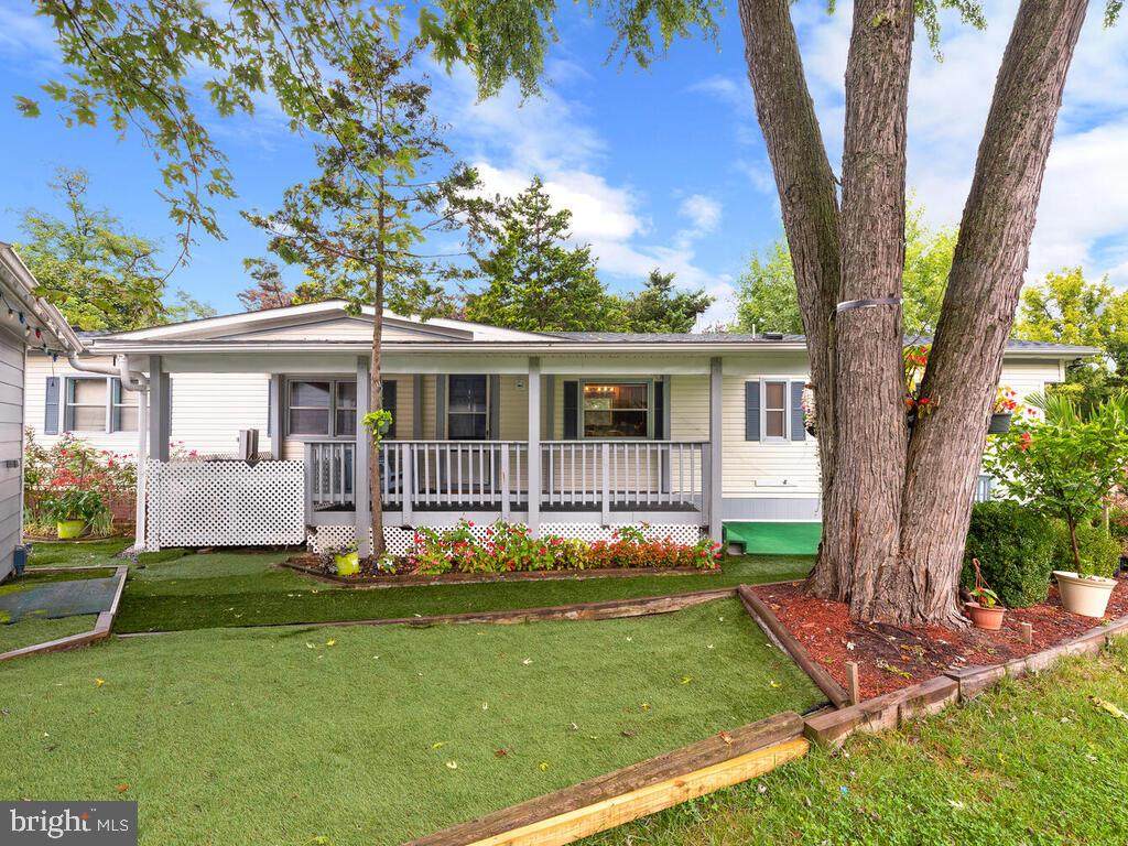 7805 W Hill Road - Photo 1