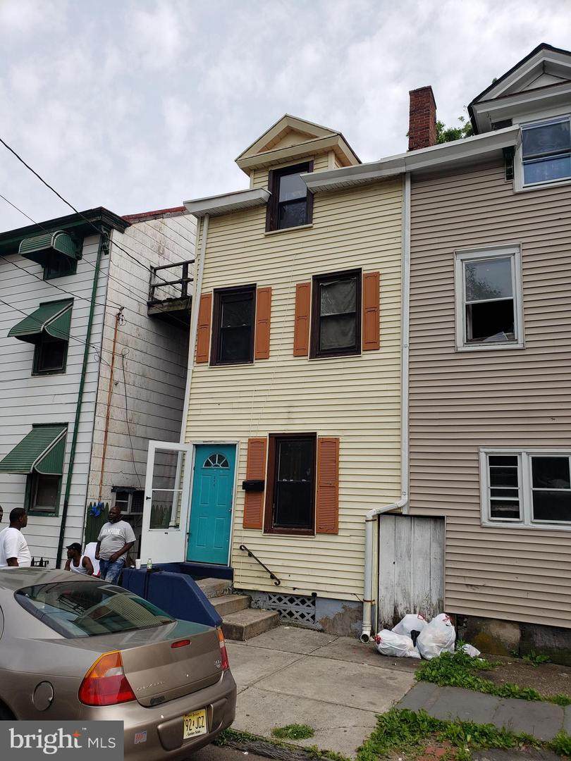 214 Brunswick Avenue - Photo 1