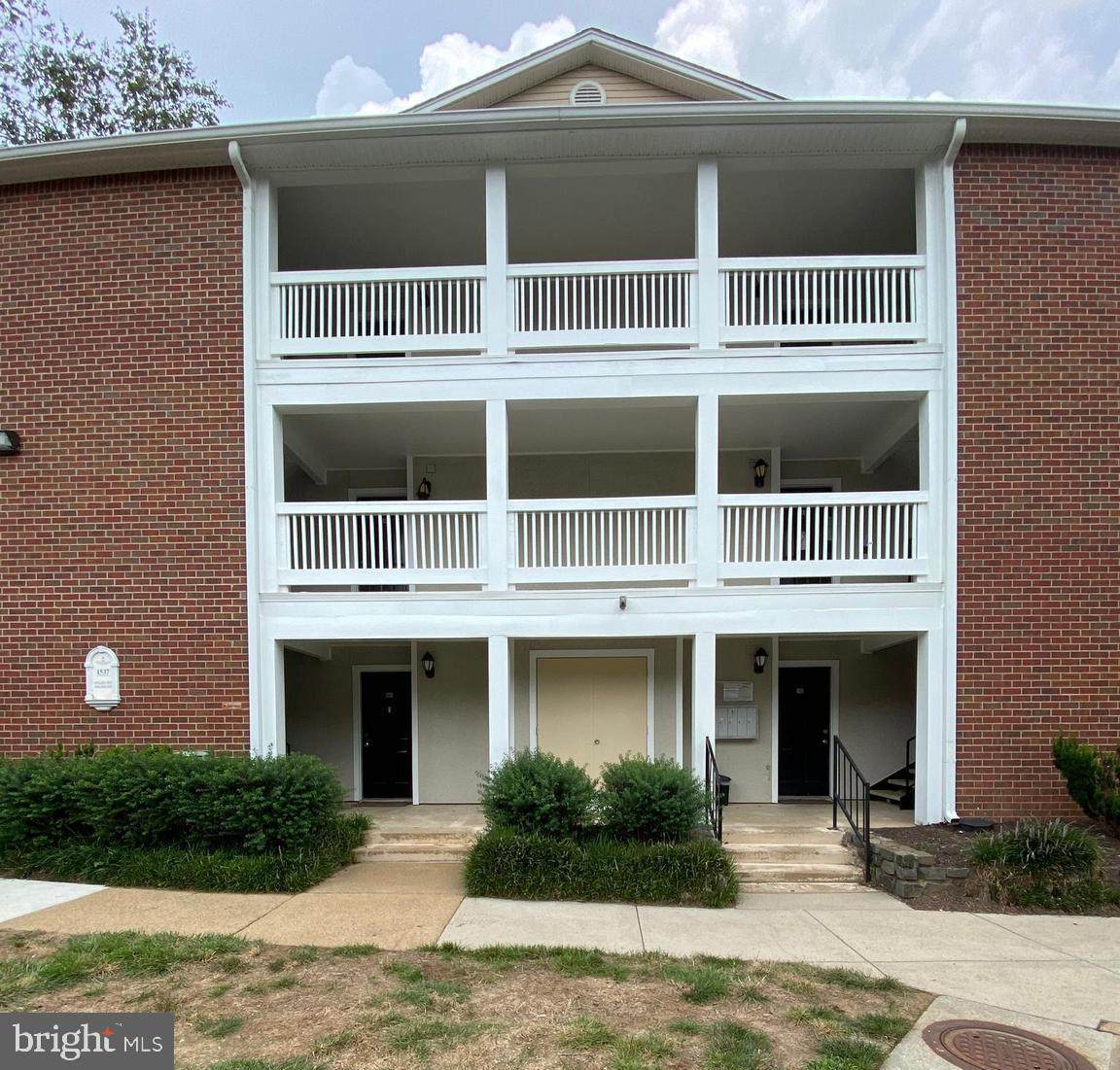 1537 Lincoln Way - Photo 1