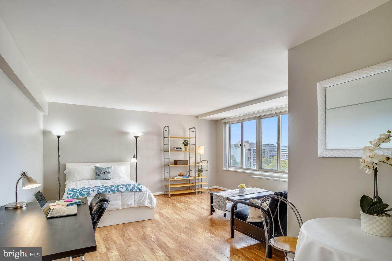 922 24TH Street - Photo 1