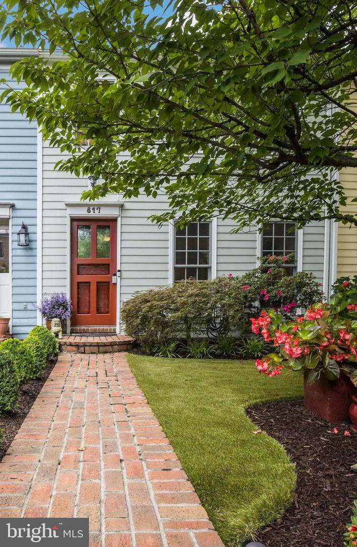 817 Columbus Street - Photo 1