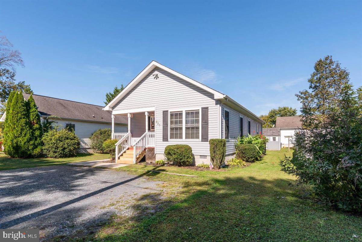 327 Carter Avenue - Photo 1