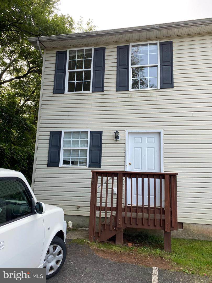 673 Spencer - Photo 1