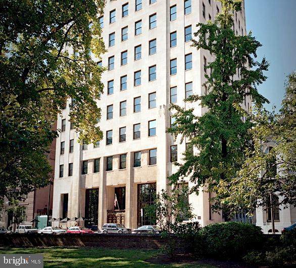210 Washington Square - Photo 1