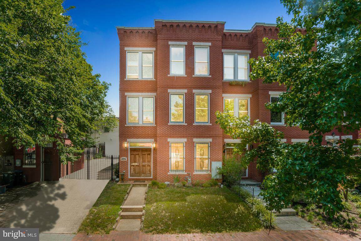 302 12TH Street - Photo 1