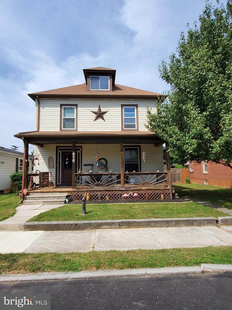 313 4TH Street - Photo 1