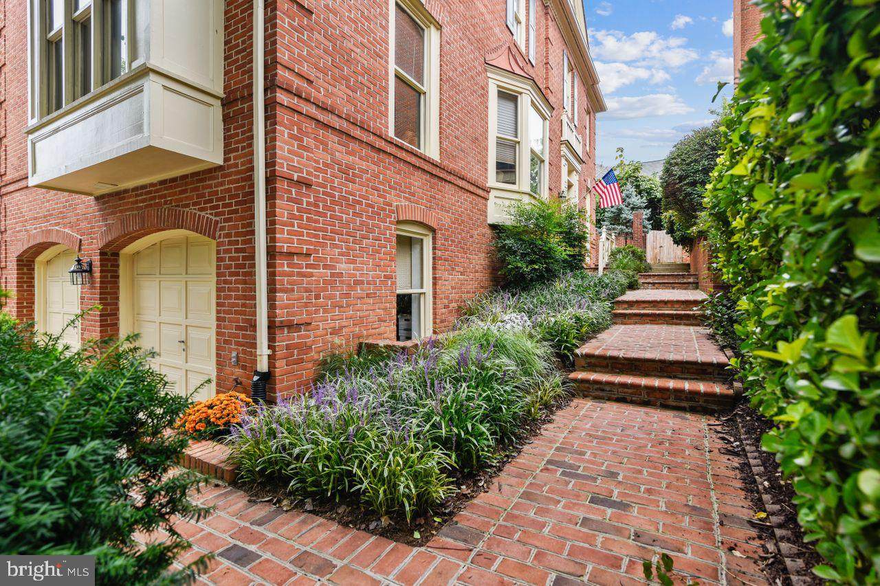 1500 Hampton Hill Circle - Photo 1