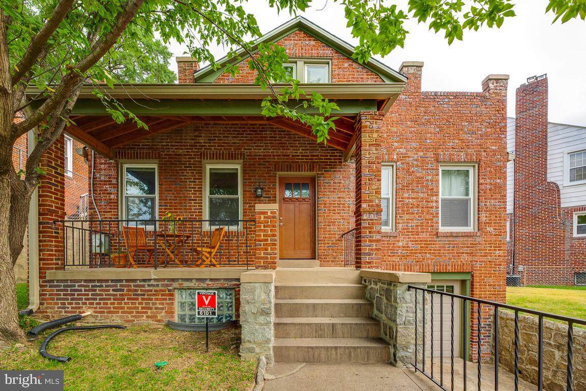 6101 North Dakota Avenue - Photo 1