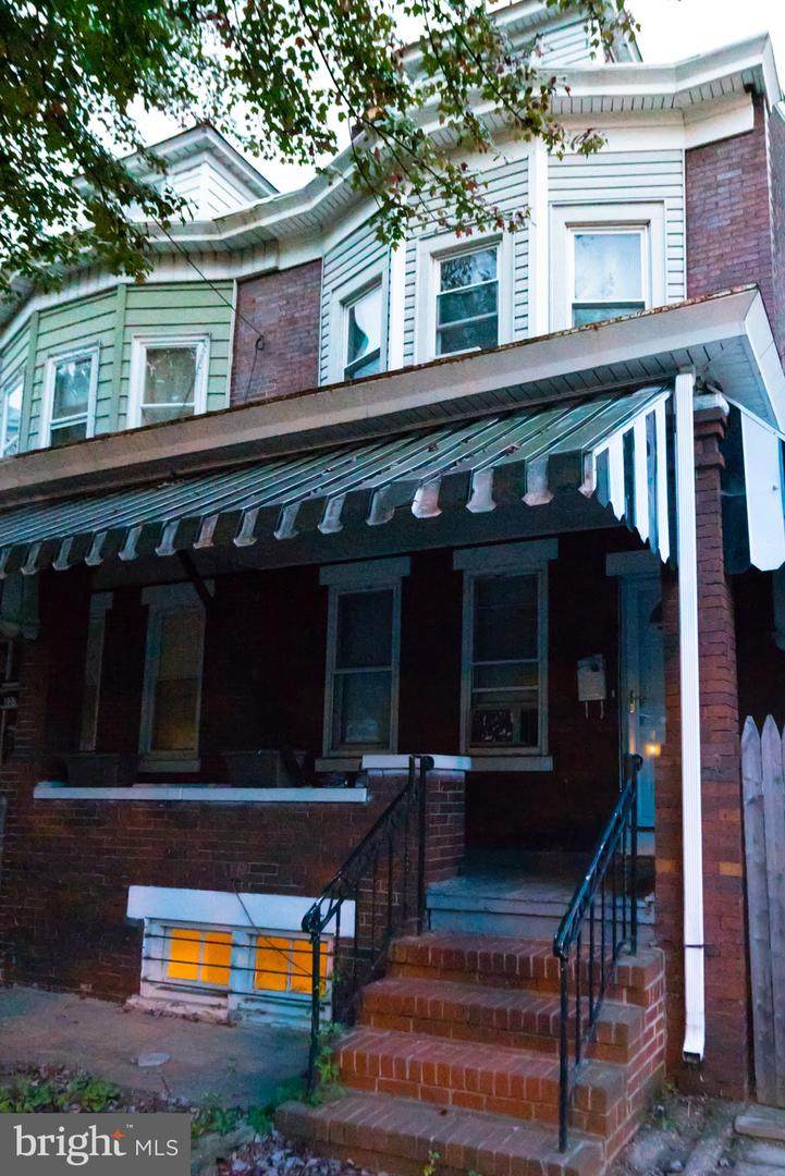 225 Cuyler Avenue - Photo 1