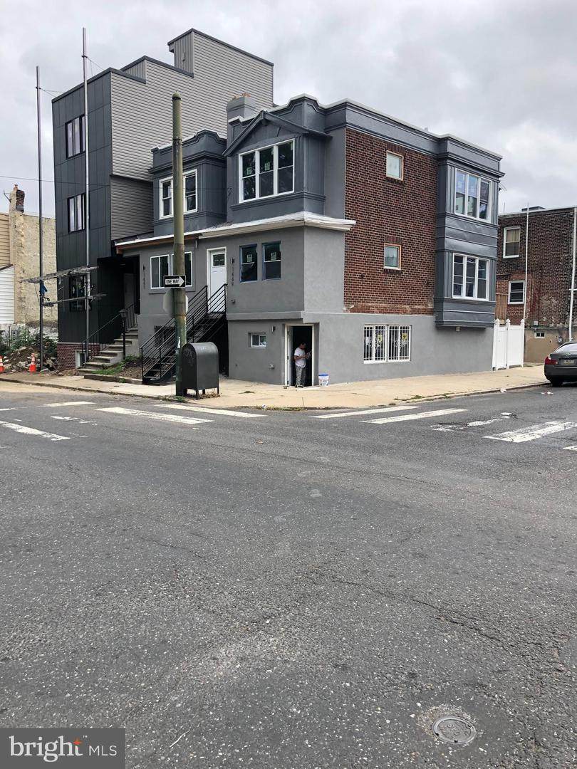 1449 32ND Street - Photo 1