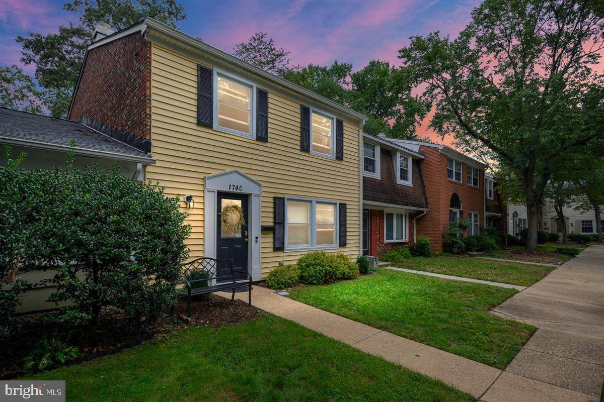 1740 Floral Court - Photo 1