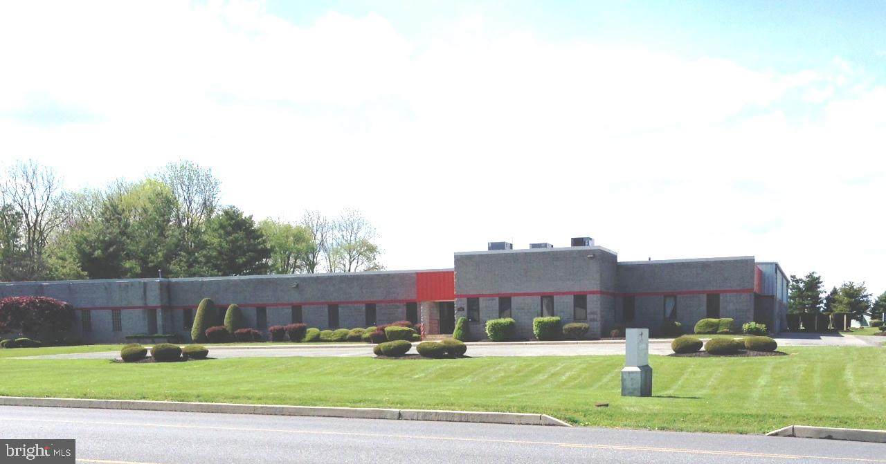 1000 Commons Boulevard - Photo 1