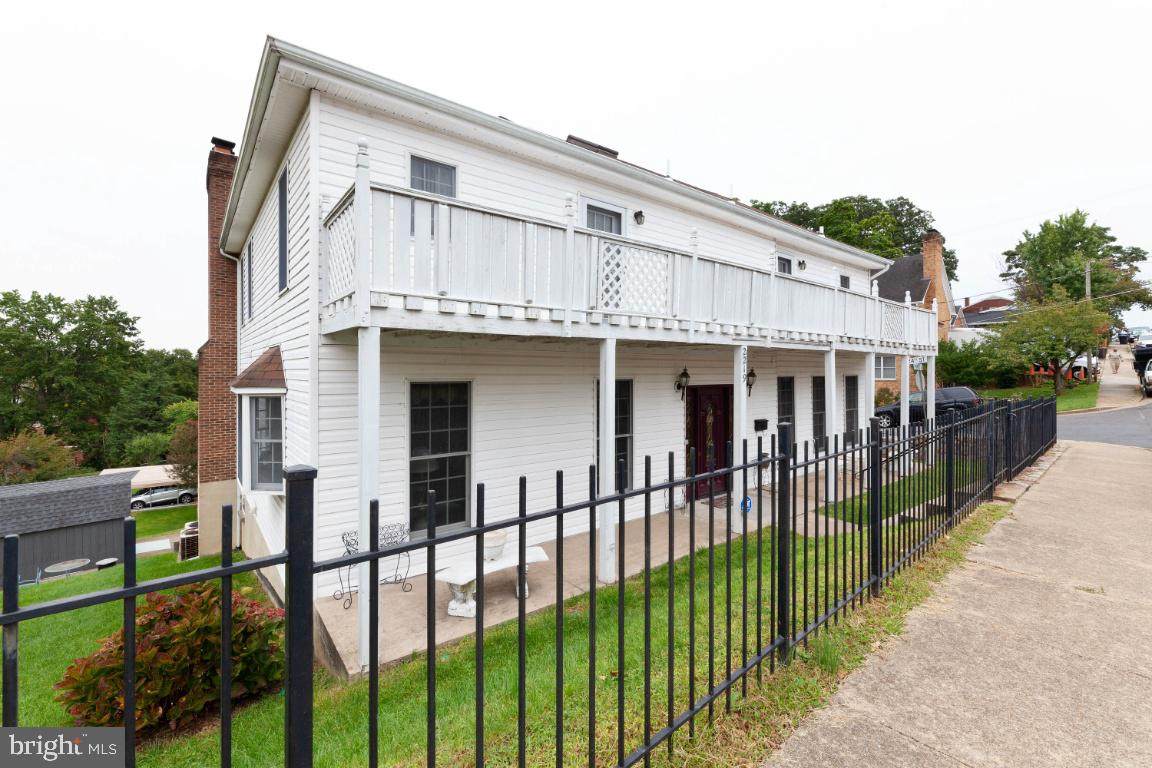 2219 Monroe Street - Photo 1