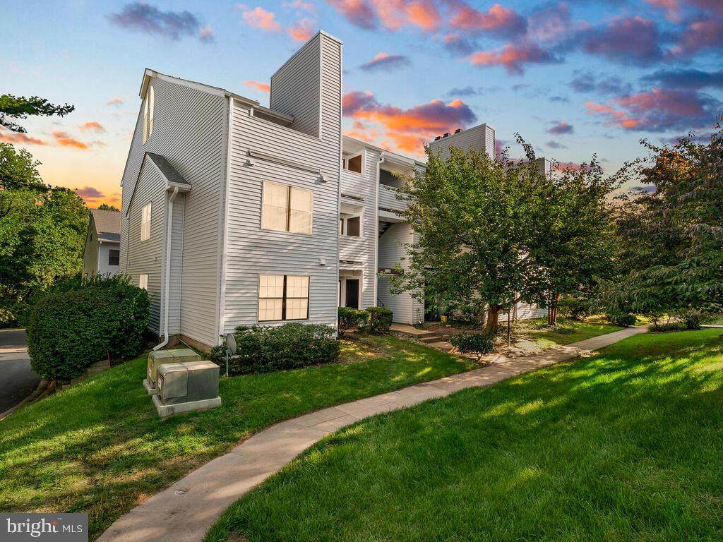 1627 Carriage House Terrace - Photo 1