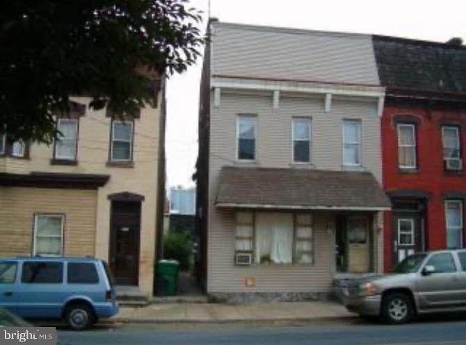 417 7TH Street - Photo 1
