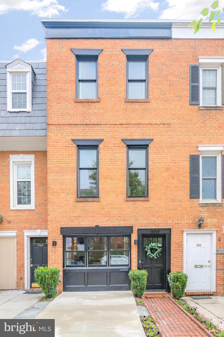 550 7TH Street - Photo 1