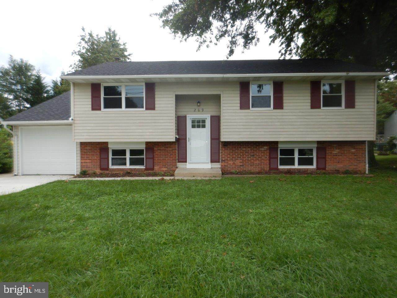 209 Howard Avenue - Photo 1