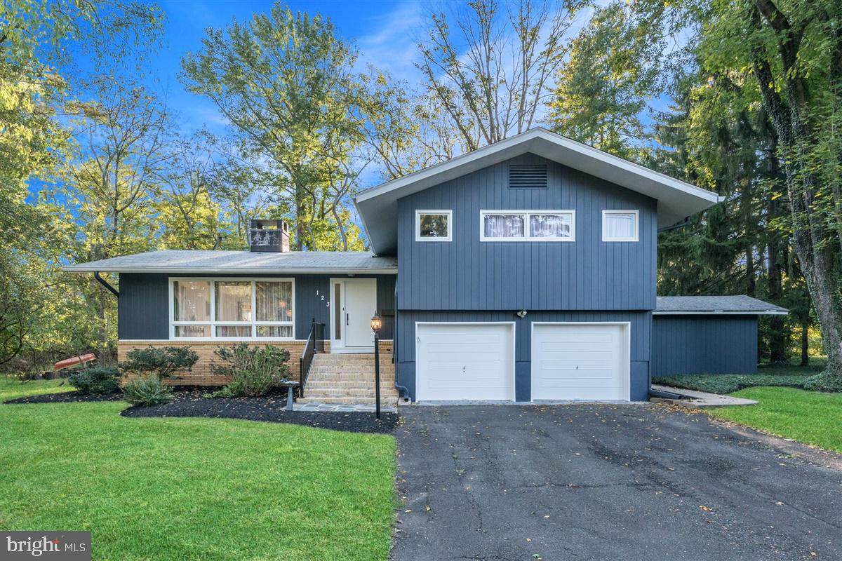 123 Longview Drive - Photo 1